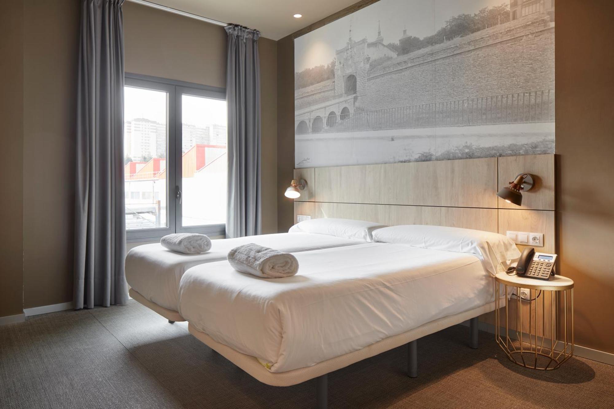 Hotel Landaben ปัมโปลนา ภายนอก รูปภาพ